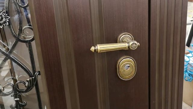 Ищите изысканную и теплую входную дверь со стеклом и ковкой? Купить сегодня- получить скидку смотреть онлайн