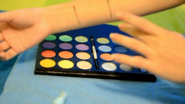 Сравнение баз под тени Urban Decay Primer Potion и Too Faced Shadow Insurance смотреть онлайн