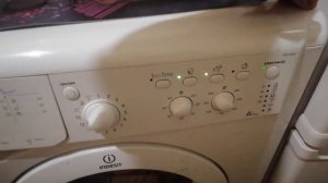 Indesit IWSC 4085 не включается. Индикаторы горят. Что делать?