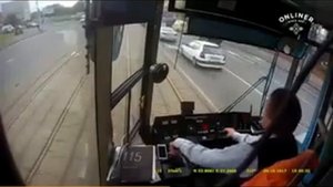 сложность работы водителя трамвая!