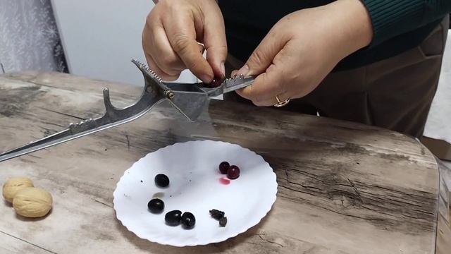 удалить косточки легко и быстро. смотреть онлайн