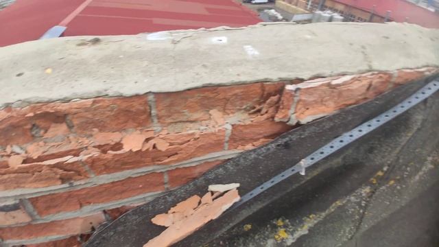 Прогулка по кровле здания #здание #крыша #парапет #кирпич #bild #brik #итаксойдет смотреть онлайн