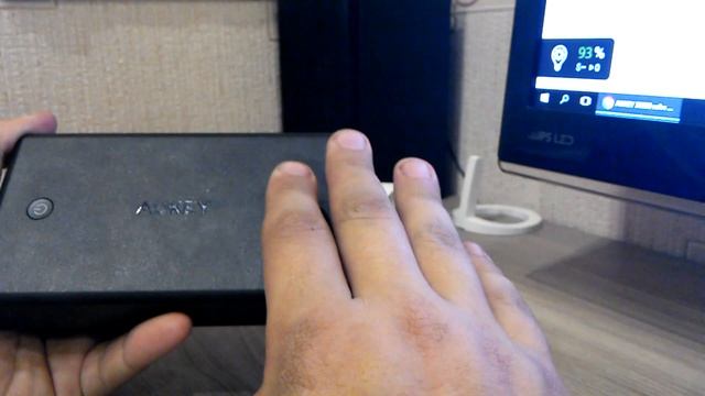 AUKEY 30000 внешний аккумулятор , Powerbank . Распаковочка . смотреть онлайн