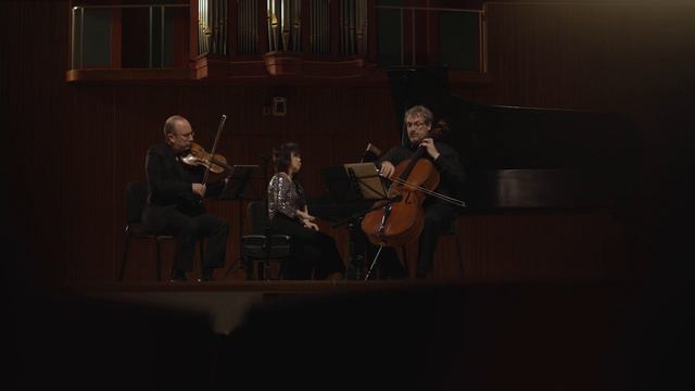 Oberlin Trio performs Arvo Pärt: Mozart-Adagio for Piano Trio (1992/2005) смотреть онлайн