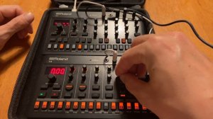 Techno jam with Roland aira compact S-1 and T-8