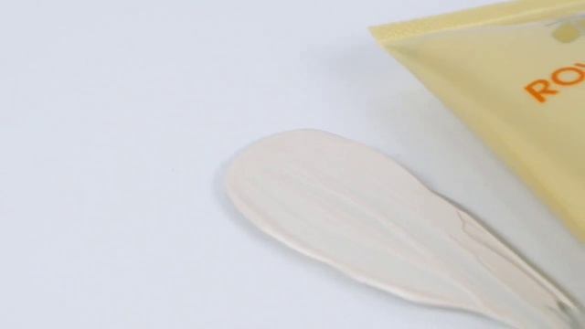 ВВ крем с маточным молочком и пептидами SI FU QUAN Royal Jelly Six Peptide смотреть онлайн