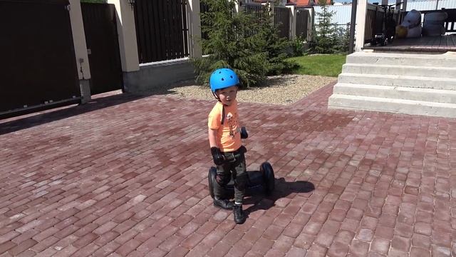 Сеня делает Трюки КРУЧЕ Фиджет Спиннера! Новый Гироскутер! Влог смотреть онлайн