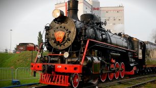 Советские паровозы в движении, маневровые работы после парада локомотивов / Видео про поезда