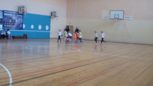 Баскетбол. Игра. Первый класс школы против детского садика. Вологда part4 смотреть онлайн