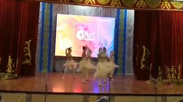 Ансамбль "Ровесник", при дворце Жастар. Танец "Пески" смотреть онлайн