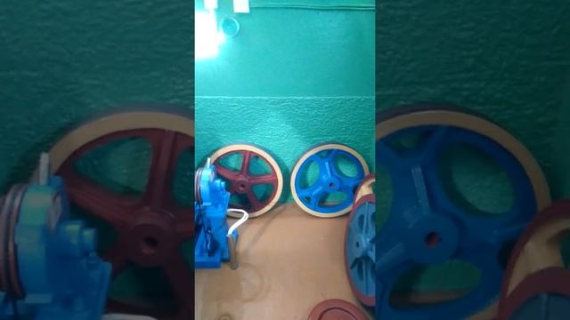 Машинное помещение пассажирского лифта.Шкаф управления,лебёдка... смотреть онлайн