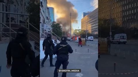На видео попал момент прилета беспилотника-камикадзе «Герань-2» рядом с офисом «Укрэнерго»