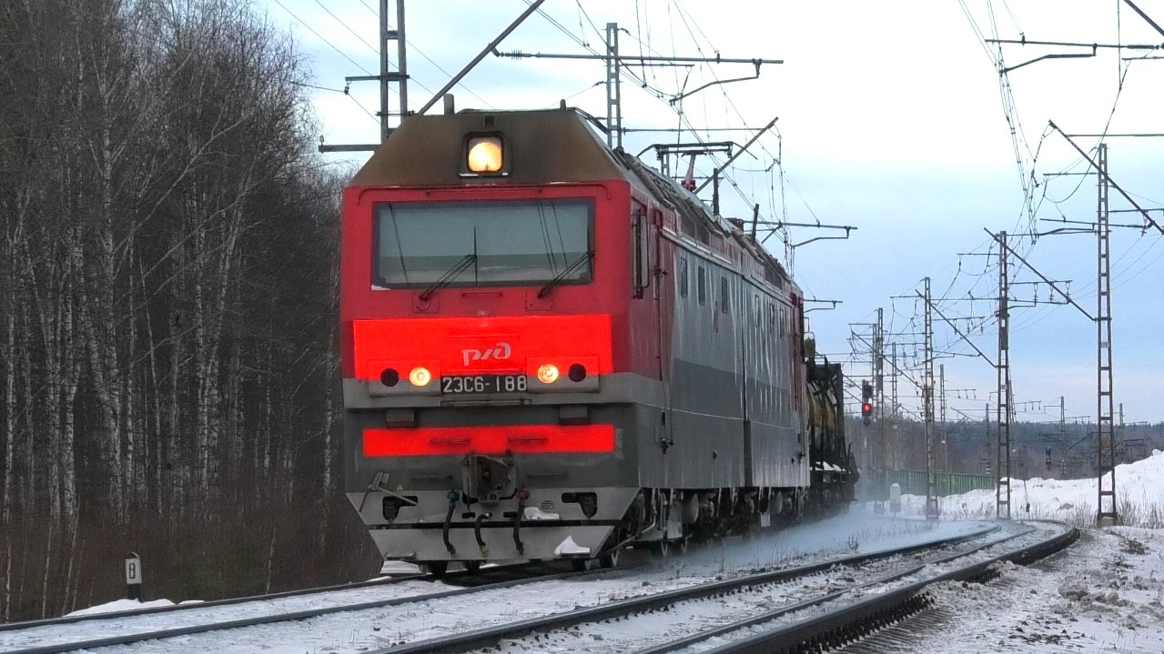 2ЭС6-188 "Синара" с грузовым поездом смотреть онлайн