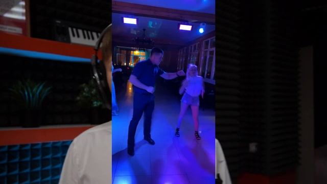 Лучший муж и папа - Поздравление на День рождения - Студия звукозаписи AE Records, +7(983)-544-74-9 смотреть онлайн