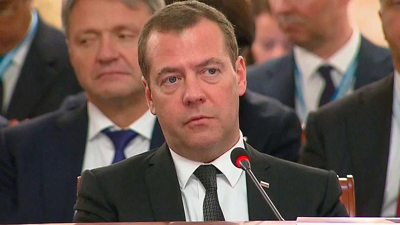Премьер Дмитрий Медведев призвал ускорить работу н...вке товаров в рамках таможенной территории ЕаЭС