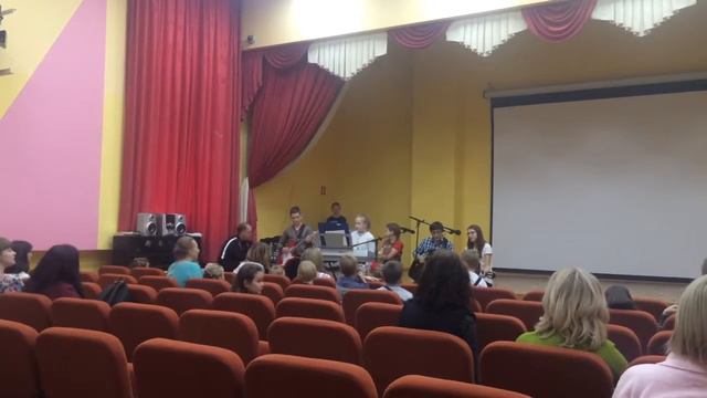 Дочь играет на синтезаторе смотреть онлайн