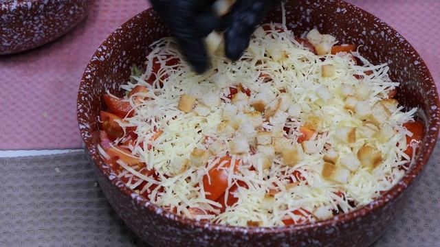 УЖИНАЕМ ЛЕГКО. САЛАТ С ФОРЕЛЬЮ