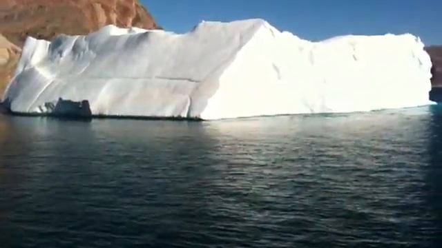 Massive iceberg, Antarctic Sund, Eastern Greenland - 28.8.10 смотреть онлайн