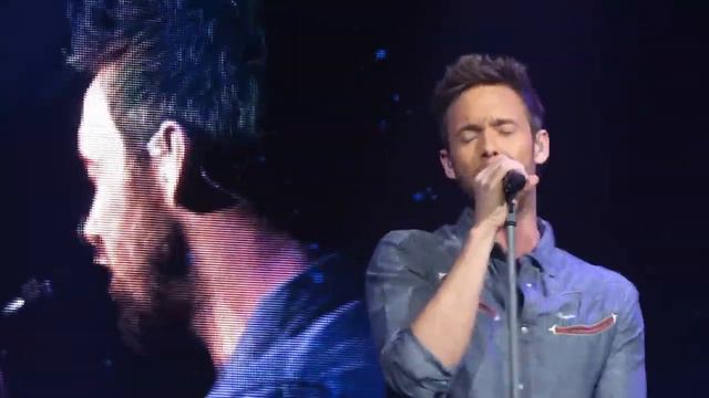 Этот парень безумно поет смотреть онлайн