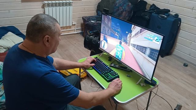 Батя играет в GTA