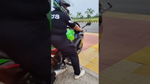 Kawasaki Ninja 650 Flyby ? #kawasaki #ninja650 #reaction #publicreaction #exhaustsound #modificatio