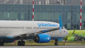 Боинг 737 авиакомпании "Победа" взлетает из аэропорта Толмачёво