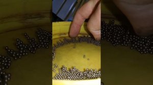 Стальные шарики и магнит