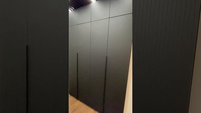 Шкаф с МДФ фасадами с вертикальной фрезеровкой