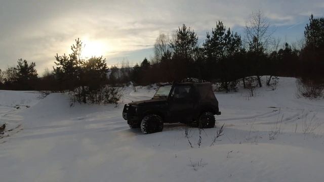 Suzuki Samurai 1.3 VS Suzuki Samurai 1.6 смотреть онлайн