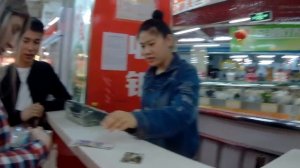 КИТАЙ / МИШАНЬ ЗАВТРАКАЕМ В ДЕШЕВО И СЕРДИТО СМОТРИМ СУМКИ НА ДОРОГОЙ УЛИЦЕ МАЙ 2018