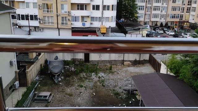 Сочи, улица Цветочная, все самолёты на посадку заходят