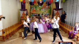 Вальс на выпускном в детском саду.