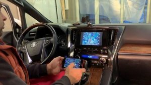 Toyota Alphard потолочный монитор и доп мультимедиа