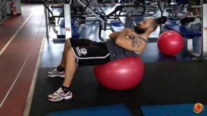 Упражнения на фитболе для пресса