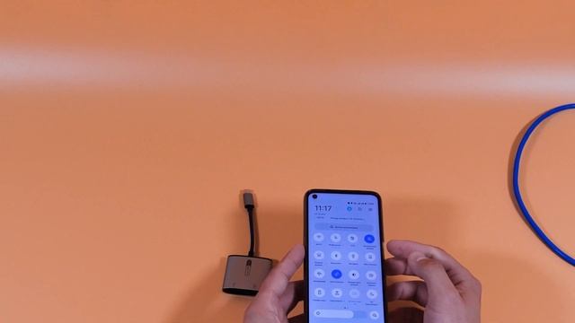 Как одновременно заряжать смартфон и подключать флешку, клавиатуру или другие устройства по USB OTG смотреть онлайн