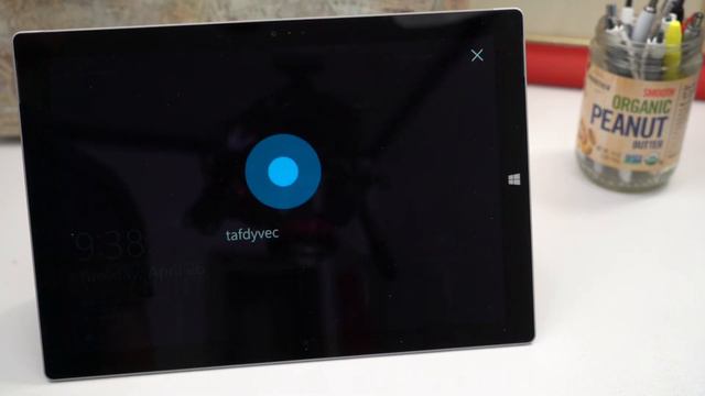 Cortana on Windows 10 lock screen смотреть онлайн