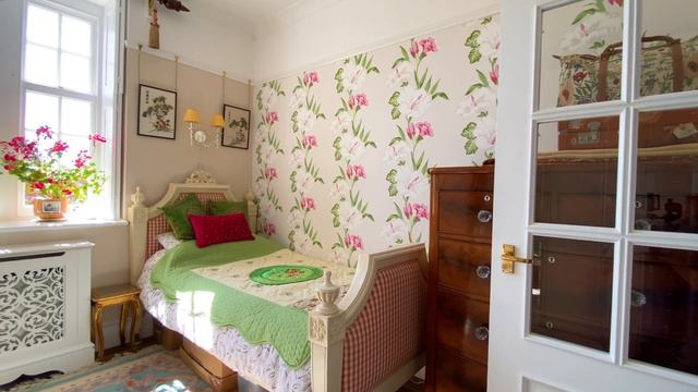Arts & Crafts Converted Schoolhouse Apartment | St. James Court  – Whatley Lane – Bury St. Edmunds