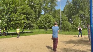 10.06.2017 Глухие играют в волейбол в парке 06720