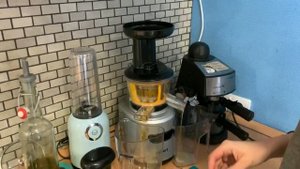 Лучшая шнековая соковыжималка из среднего ценового сегмента - KITFORT - KT 1101-3