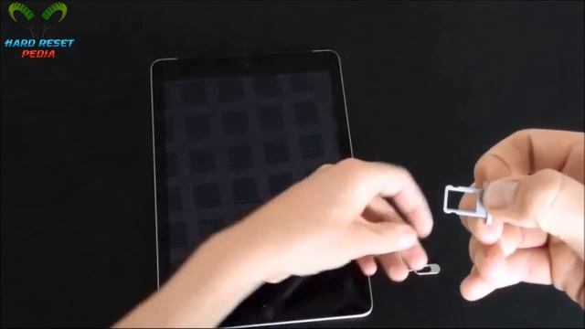 Apple iPad 9.7 Insert the SIM card смотреть онлайн