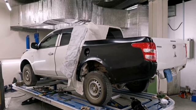 Mitsubishi L200. Замена заднего крыла.