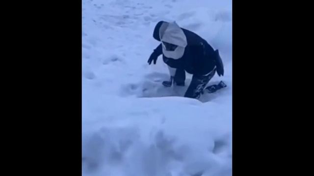 «А я несу тебе цветы»! В любом состоянии несу… смотреть онлайн