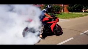 Бернаут на мотоцикле. Просто огонь