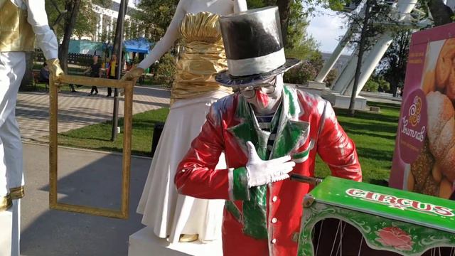 Живая статуя Оловянный шарманщик - Театр-Улица Ларамбла смотреть онлайн