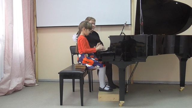 Фролова Дарья в ансамбле с педагогом. Н.Торопова "Клоун верхом на пони", А.Шувалов "Раздумье"