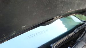 Снятие форсунок омывателя стекла.