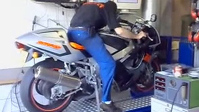 Suzuki GSXR750 Srad смотреть онлайн