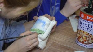 Роспись изделий подглазурными красками