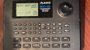 Alesis SR 16 drum machine. Programming a simple beat.