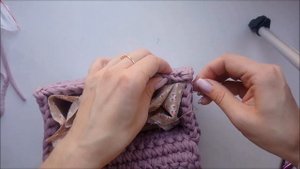 Как сшить сделать подклад в вязаную сумку Аккуратно вшить подклад Сумка кроссбоди крючком часть 3